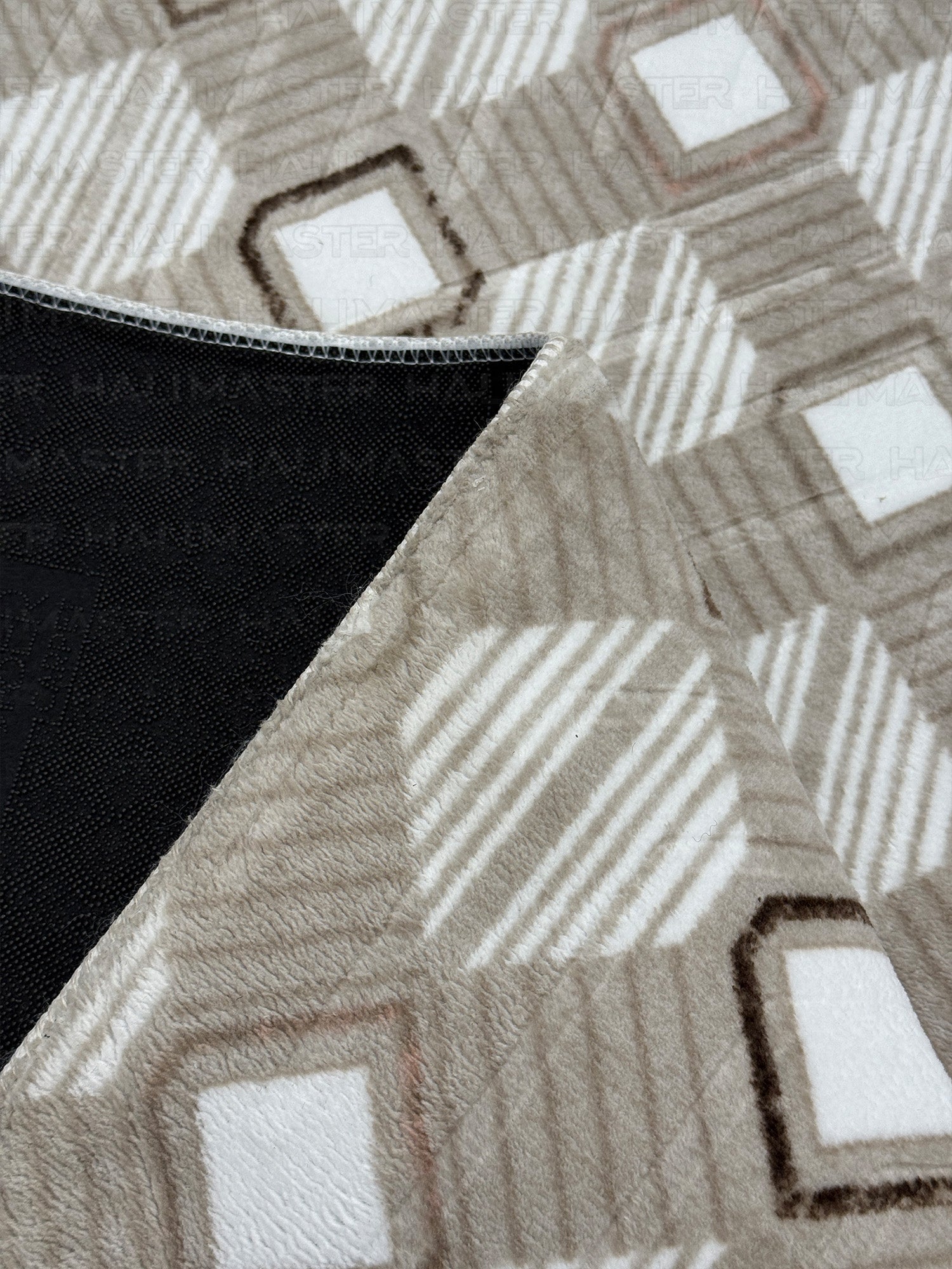 İskandinav Tarzı Kare Desenli Salon Halısı - 4 m² (160x230 cm)