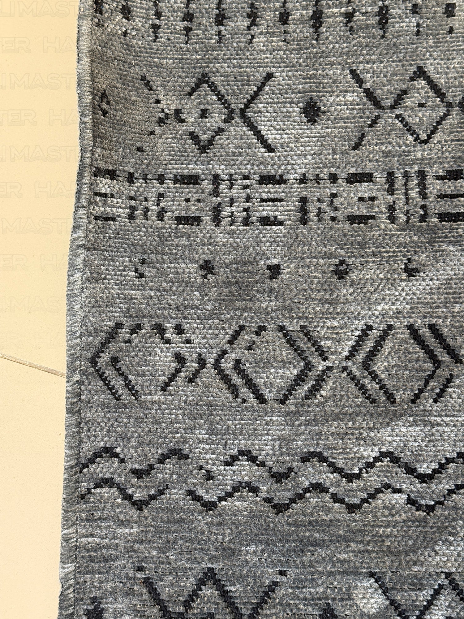 Kilim Etnik Desenli Antrasit Siyah Modern Halı & Yolluk - Özel Ölçü Seçeneği