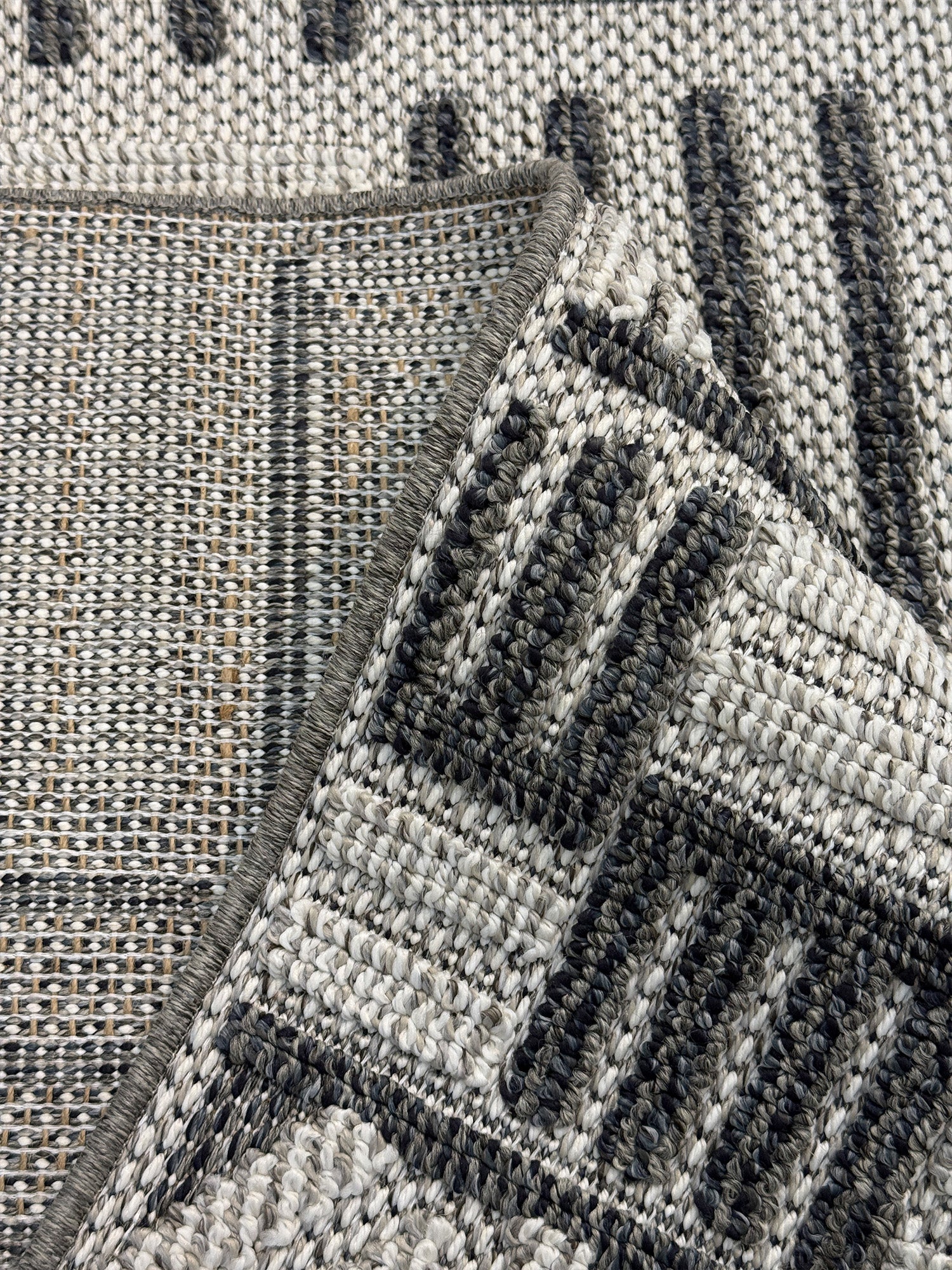 Modern Çizgili Gri Karo Desenli Saçaklı Halı - 4 Metrekare