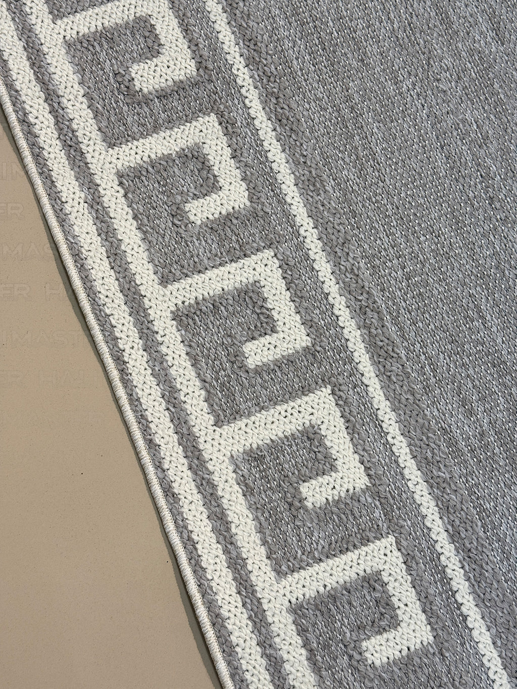 Gri Beyaz Çerçeve Desenli Modern Saçaklı Halı - 4m²