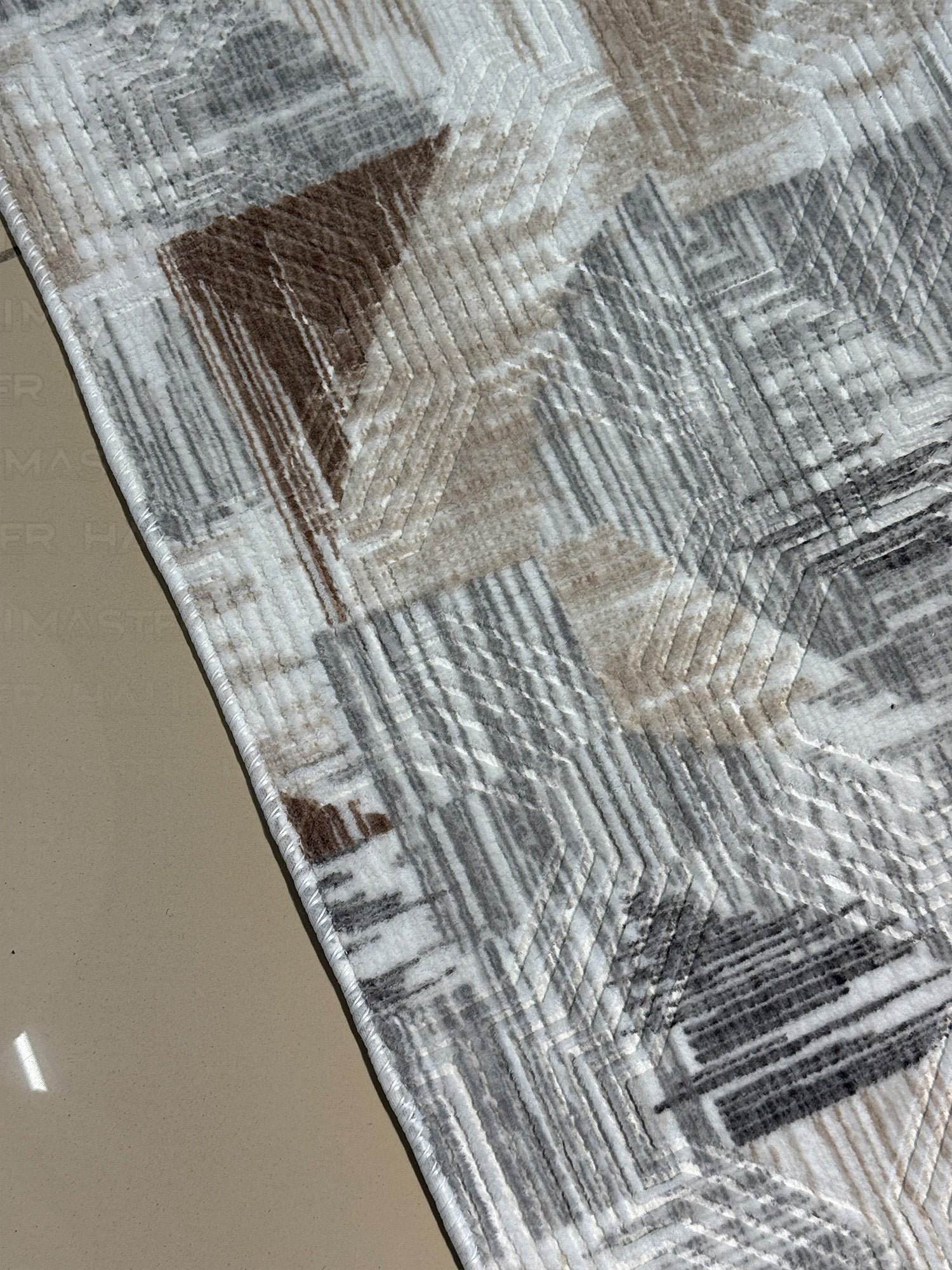 Dinarsu Soyut Üçgen Desenli İskandinav Tarzı Bej Antrasit Halı - Kaymaz Taban Özel Ölçü