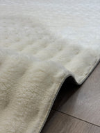 Krem Tavşan Tüyü Peluş Halı - Özel Ölçü Kaymaz Tabanlı 3D Kabartmalı Kesme Halı