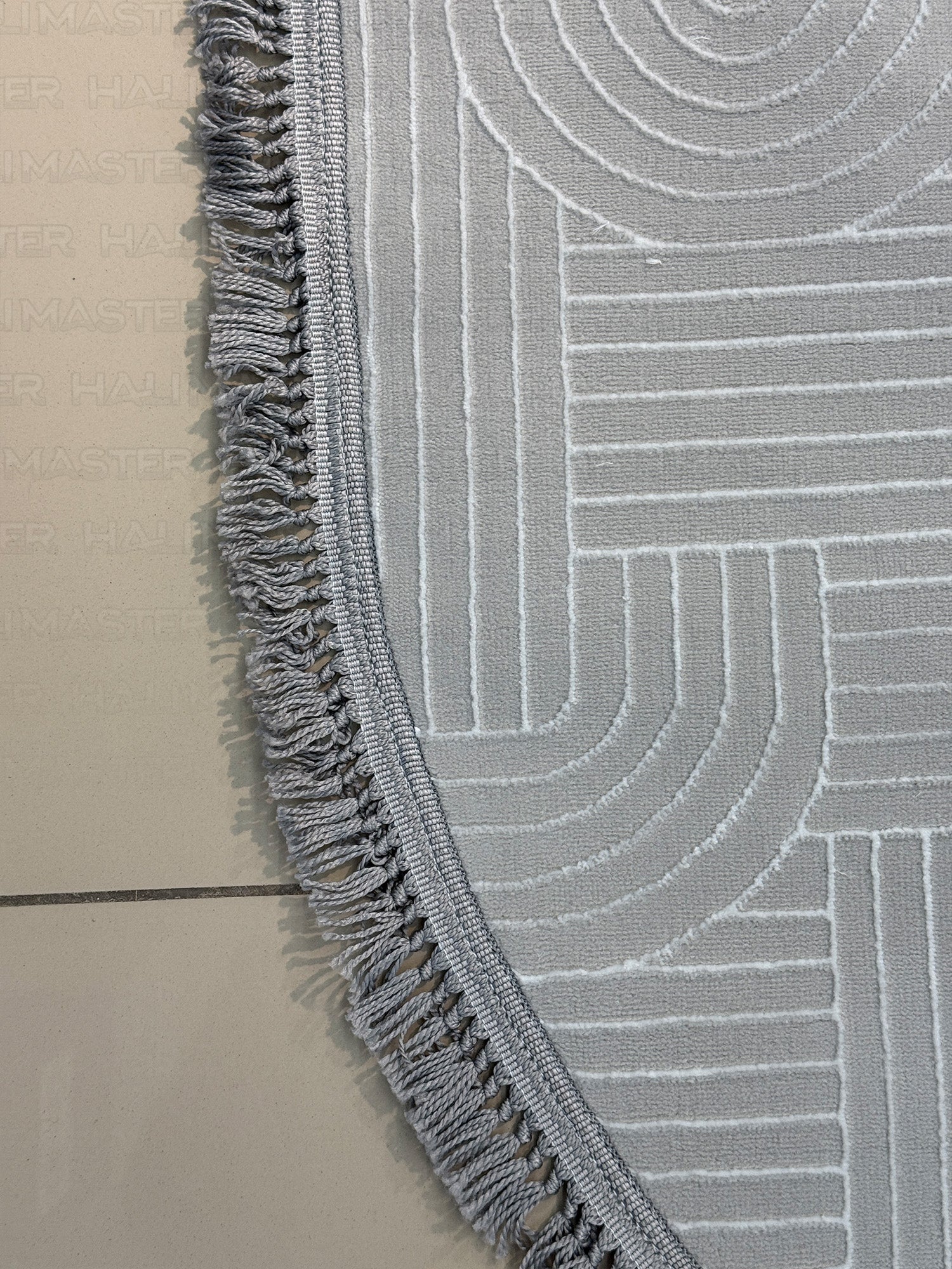 Bohem Tarz Gri Oval Salon Halısı - Beyaz Çizgili Püsküllü Modern Labirent Desenli