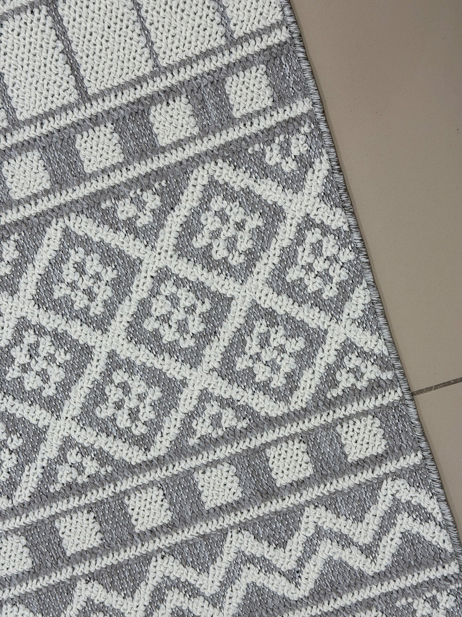 Modern Geometrik Desenli Gri Antrasit Halı 4 m2