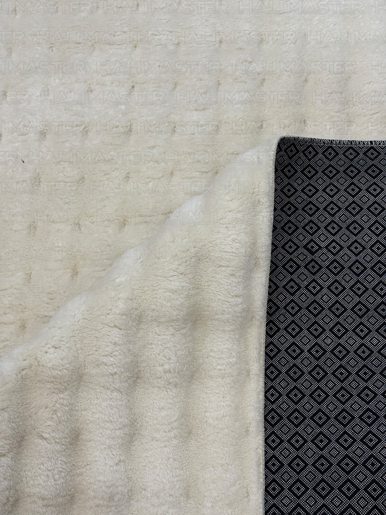 Krem Tavşan Tüyü Peluş Halı - Özel Ölçü Kaymaz Tabanlı 3D Kabartmalı Kesme Halı