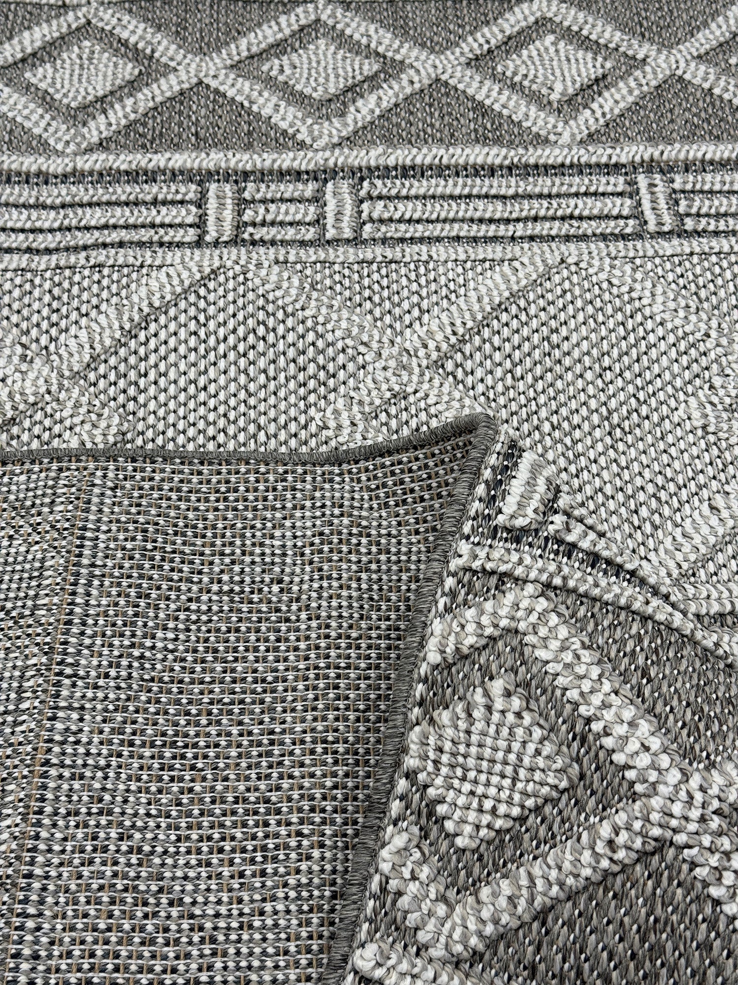 Gri Geometrik Desenli Modern  Halı 4m² - Saçaklı Antrasit Halı