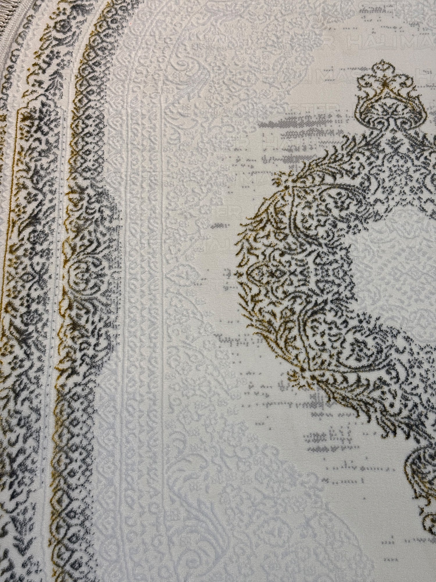 Oval Saçaklı Klasik Desenli Halı - Beyaz Gri ve Gold  Eskitme Detaylı Salon Halısı