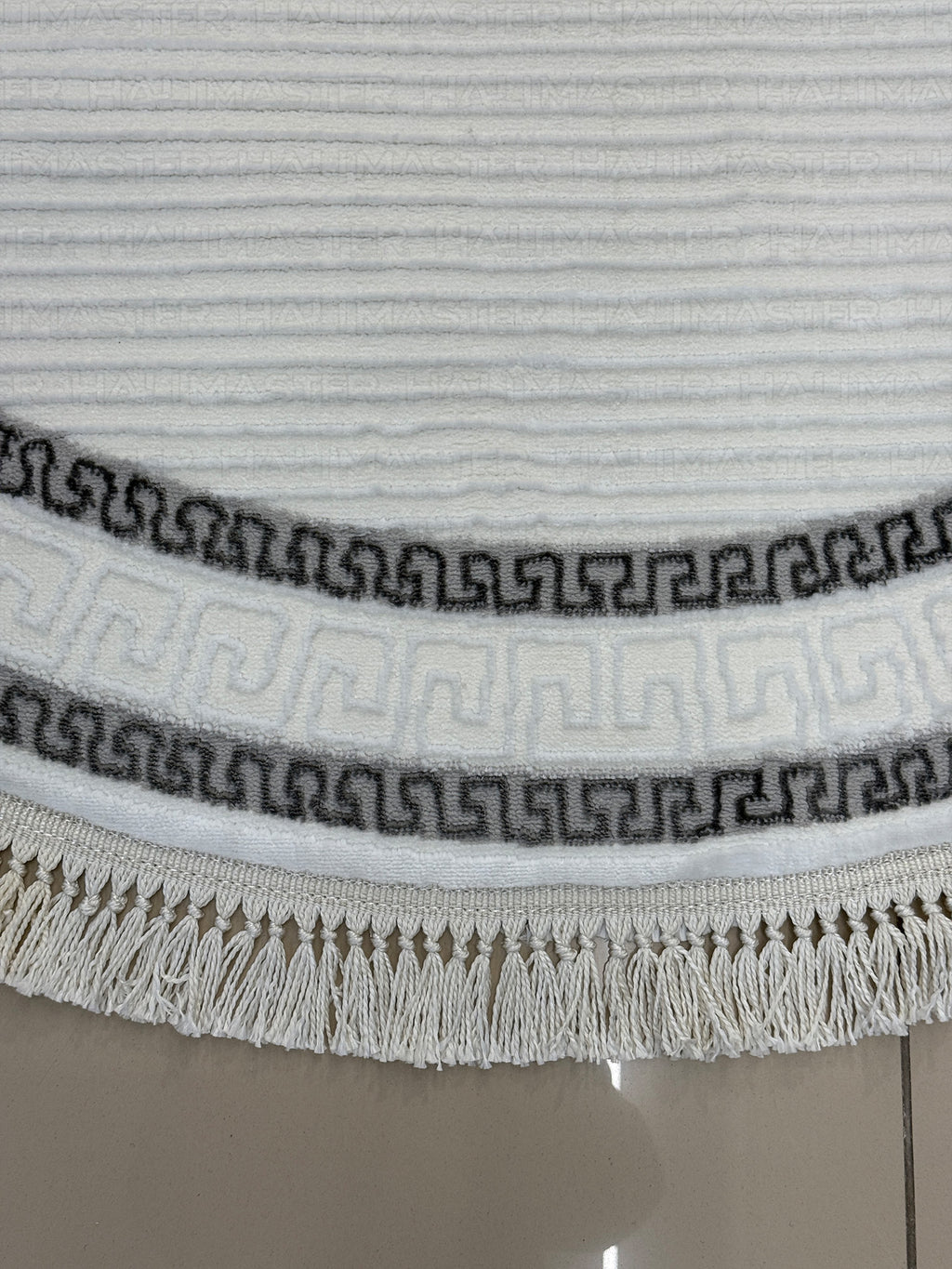 Beyaz Oval Grek Desenli Modern Halı - Püsküllü Antre ve Salon Halısı