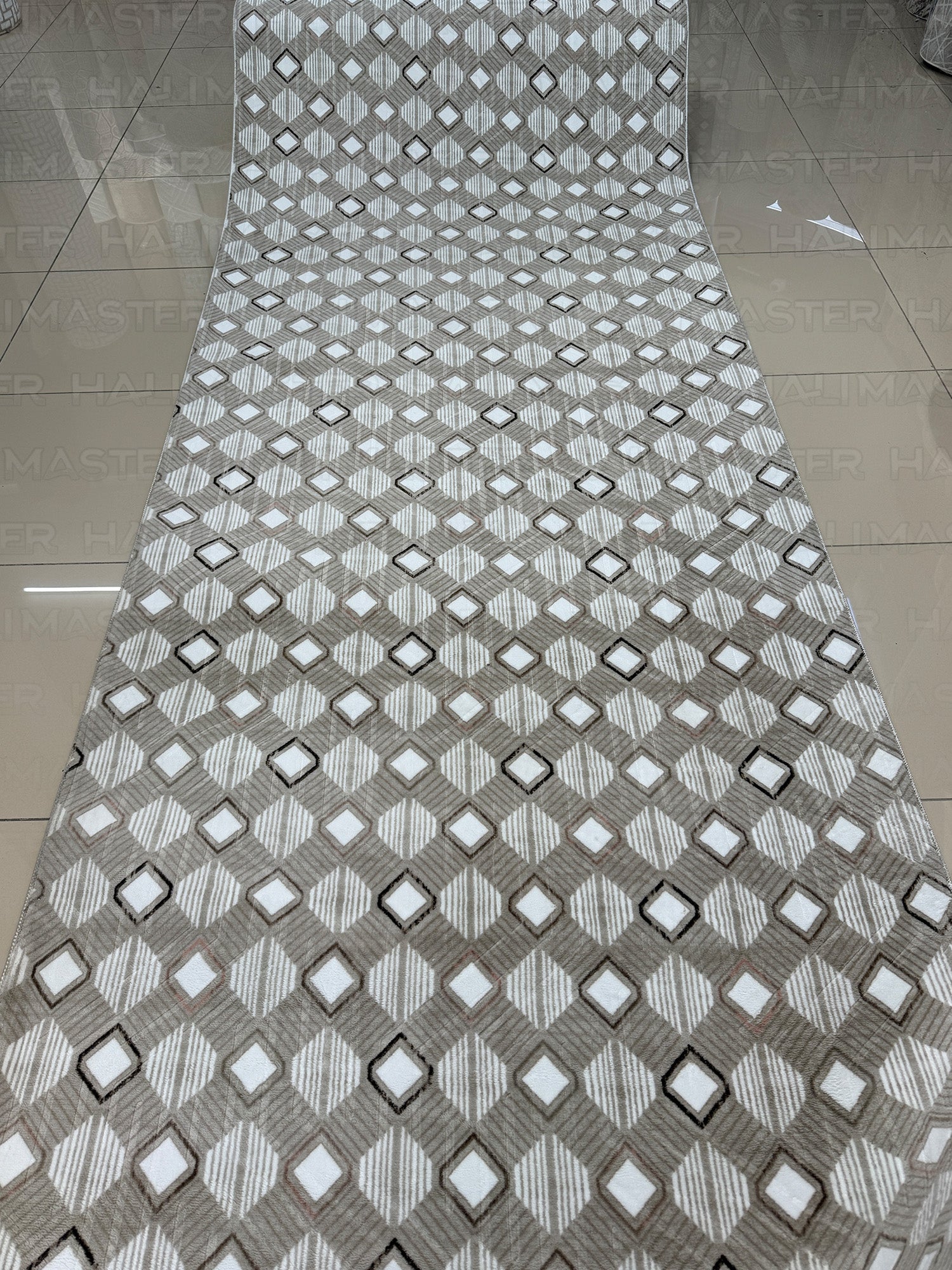 İskandinav Tarzı Kare Desenli Salon Halısı - 4 m² (160x230 cm)