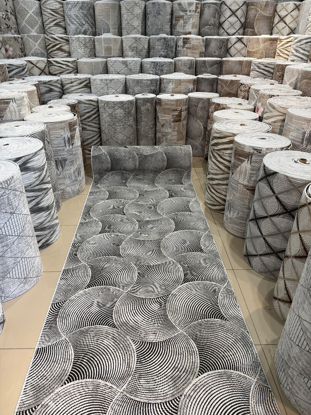 Dinarsu İskandinav Stil Dalga Desenli Antrasit Gri Kaymaz Taban Özel Ölçü Halı