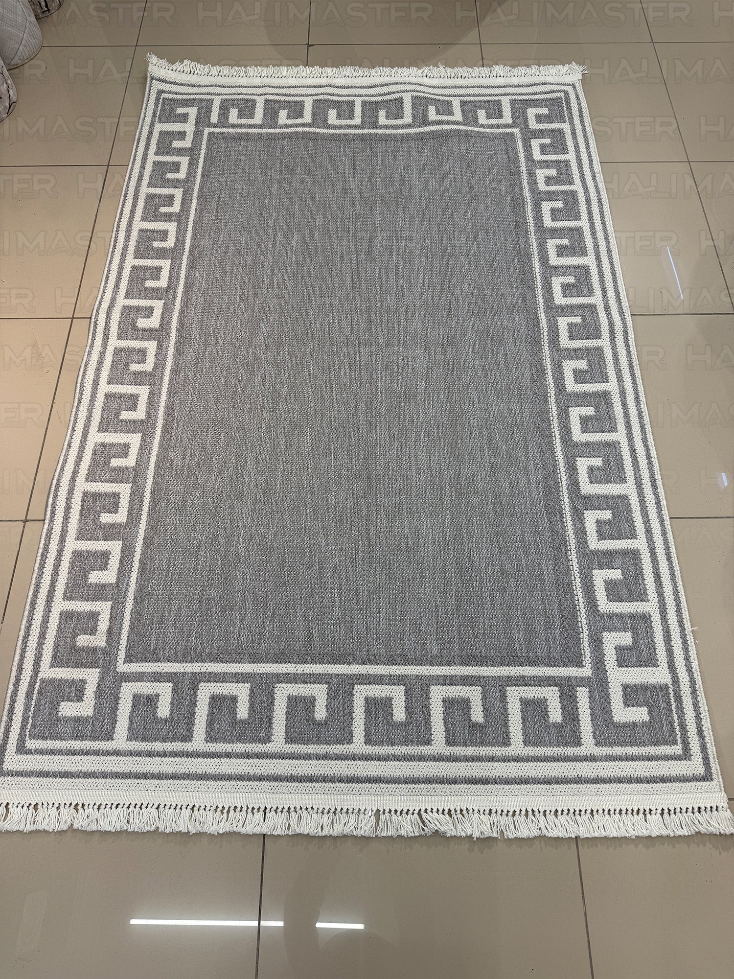 Gri Beyaz Çerçeve Desenli Modern Saçaklı Halı - 4m²