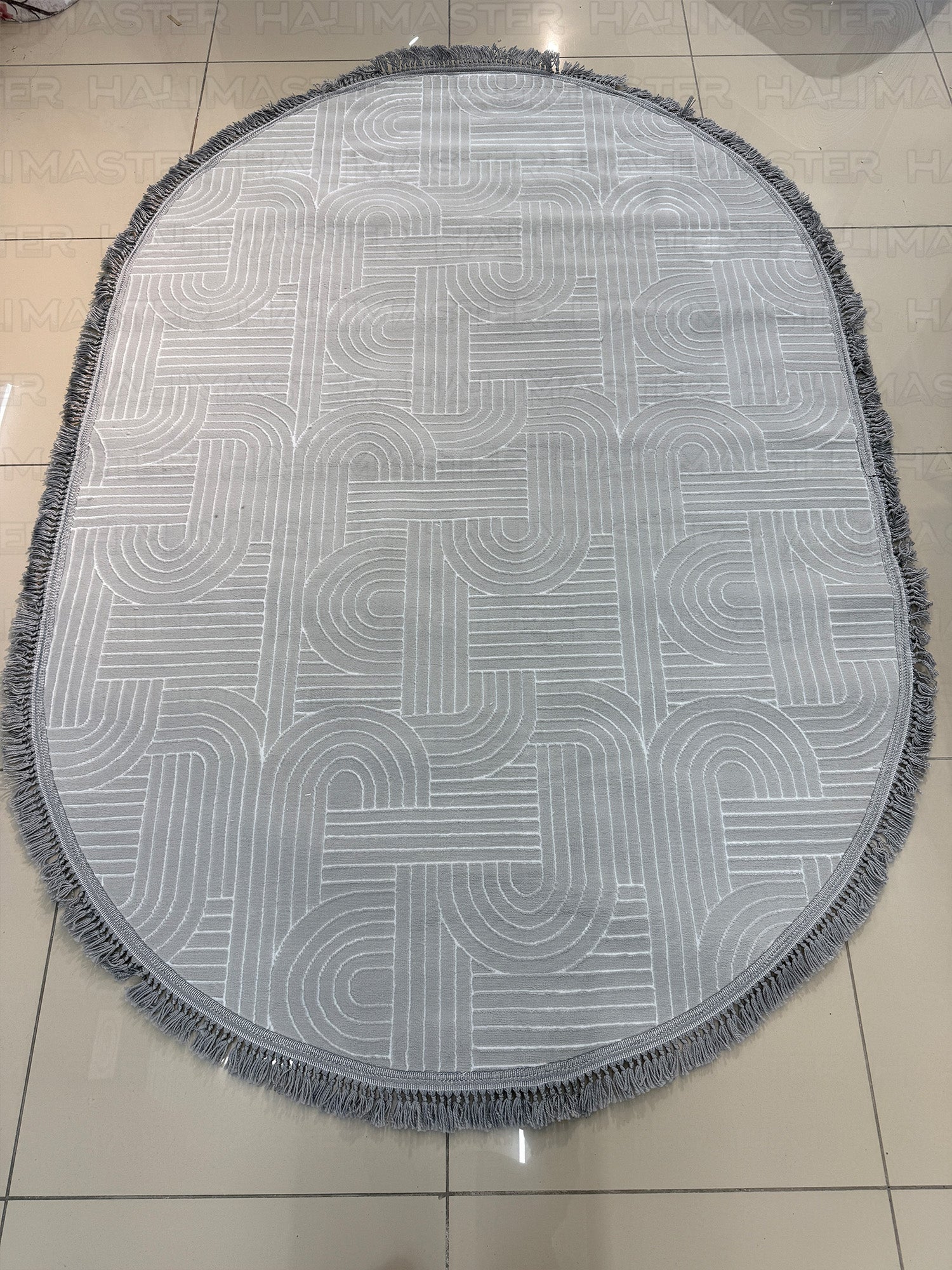 Bohem Tarz Gri Oval Salon Halısı - Beyaz Çizgili Püsküllü Modern Labirent Desenli