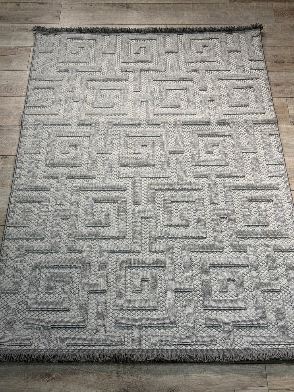 Dekoratif Gri Geometrik Desenli Kabartmalı Modern Halı - Saçaklı ve Özel Ölçü