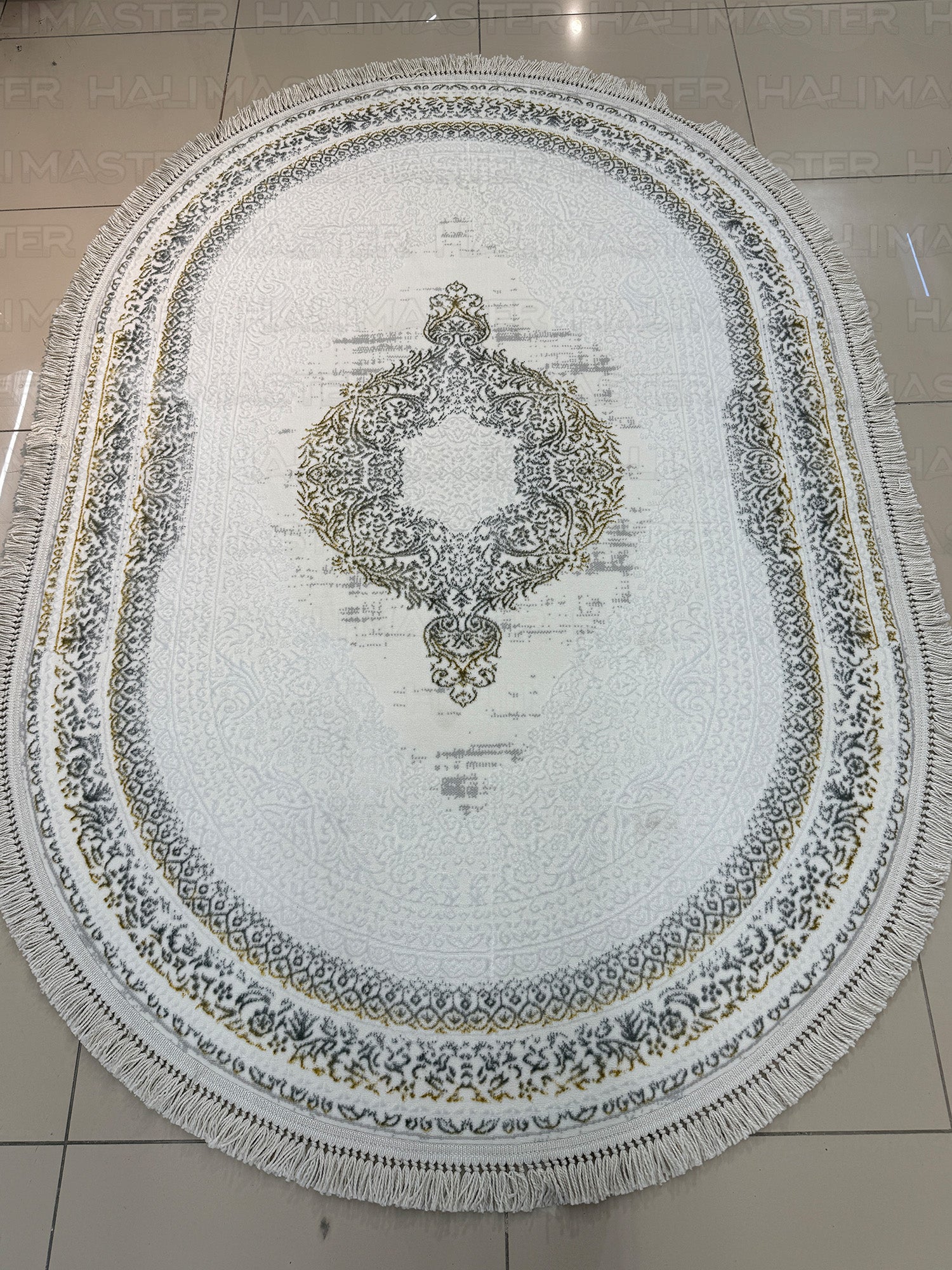 Oval Saçaklı Klasik Desenli Halı - Beyaz Gri ve Gold  Eskitme Detaylı Salon Halısı