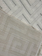 Dekoratif Beyaz Geometrik Desenli Kabartmalı Modern Halı - Saçaklı ve Özel Ölçü