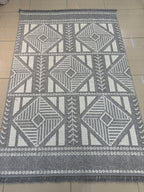 Gri Beyaz Geometrik Desenli Modern Salon Halısı - Saçaklı Dekoratif Halı (4 Metrekare)