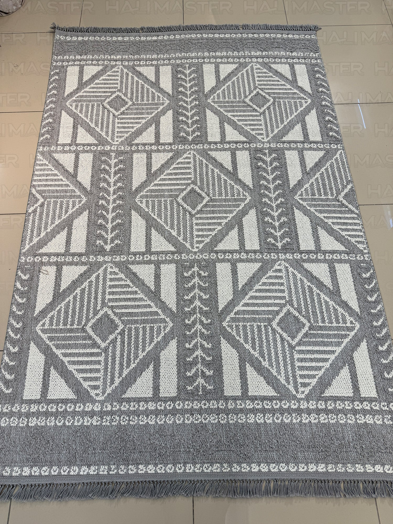 Gri Beyaz Geometrik Desenli Modern Salon Halısı - Saçaklı Dekoratif Halı (4 Metrekare)