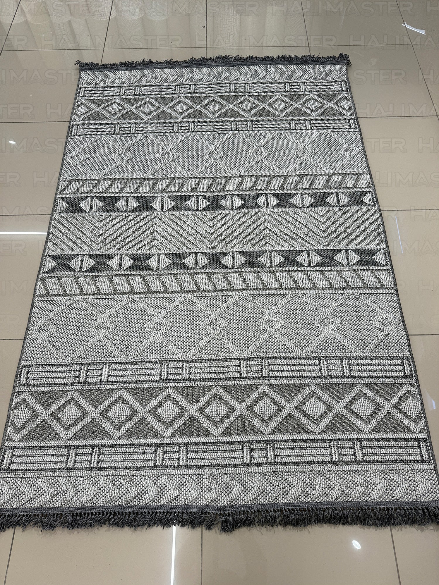 Gri Geometrik Desenli Modern  Halı 4m² - Saçaklı Antrasit Halı