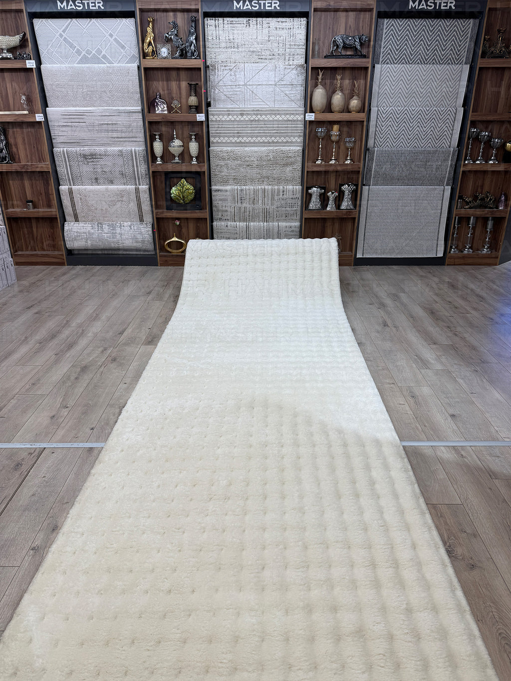 Krem Tavşan Tüyü Peluş Halı - Özel Ölçü Kaymaz Tabanlı 3D Kabartmalı Kesme Halı