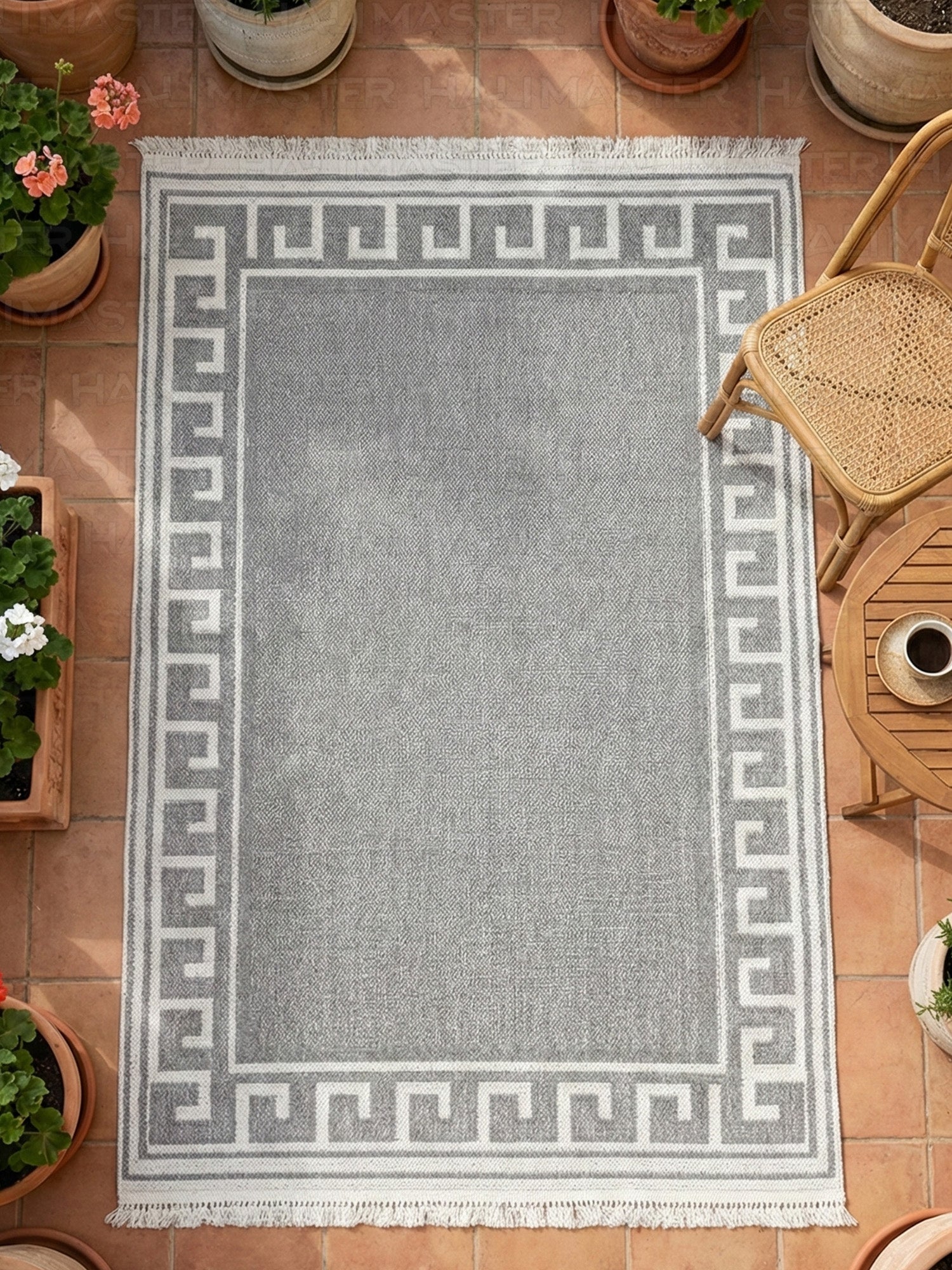 Gri Beyaz Çerçeve Desenli Modern Saçaklı Halı - 4m²